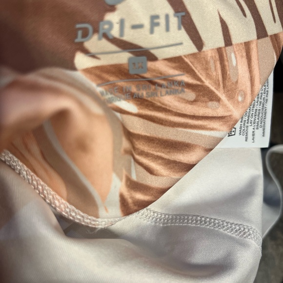 Nike Running Tight Fit Cropped Leggings 1X - Picture 4 of 4